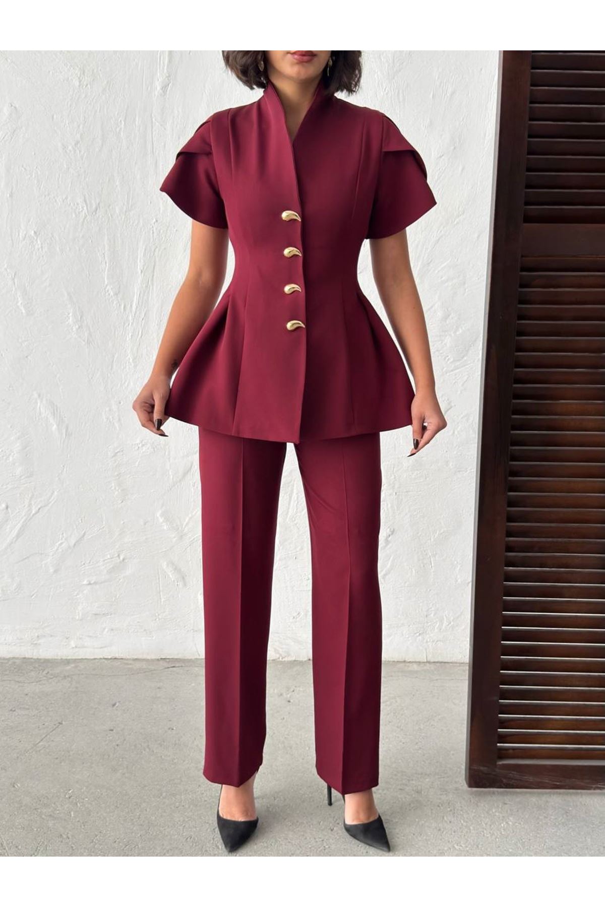 Gold Düğme Detaylı Peplum Kesim Şık Kadın Takım