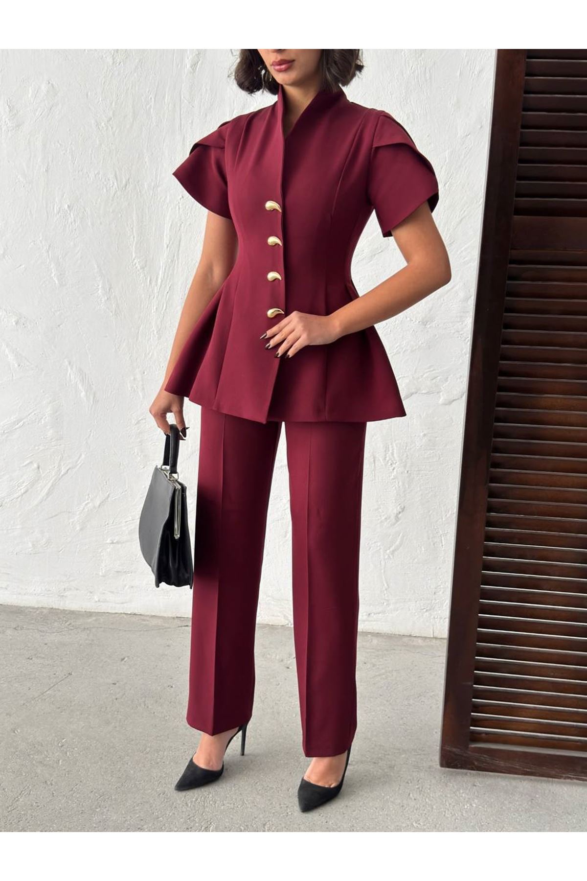 Gold Düğme Detaylı Peplum Kesim Şık Kadın Takım