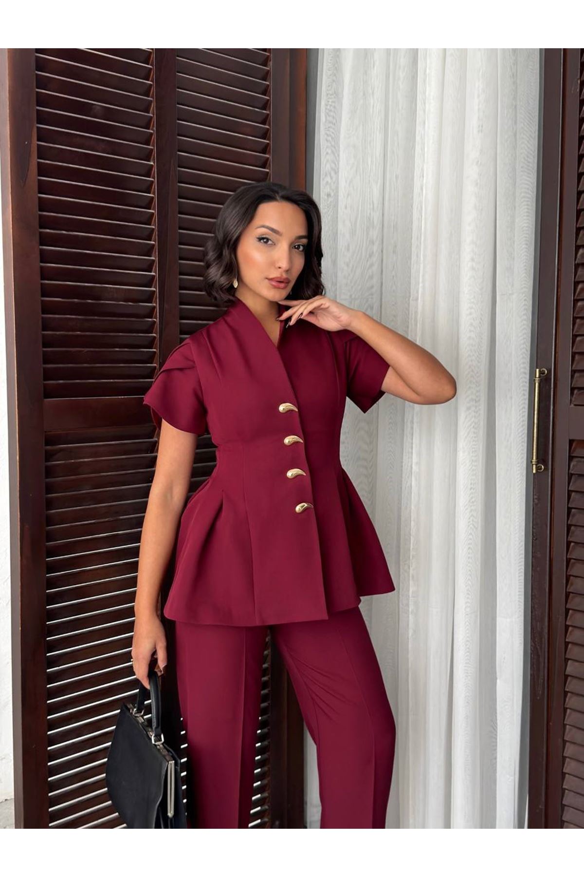 Gold Düğme Detaylı Peplum Kesim Şık Kadın Takım