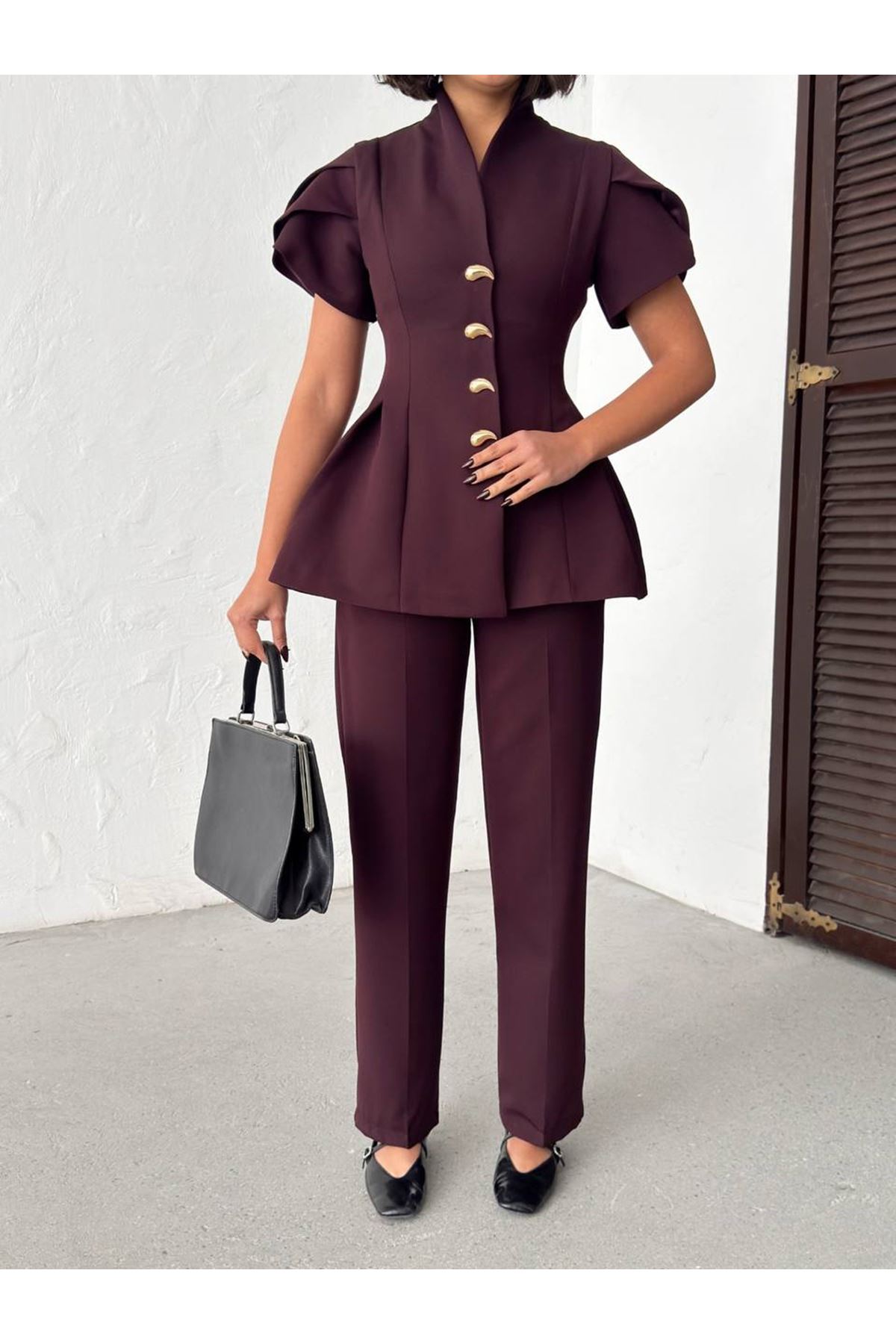 Gold Düğme Detaylı Peplum Kesim Şık Kadın Takım