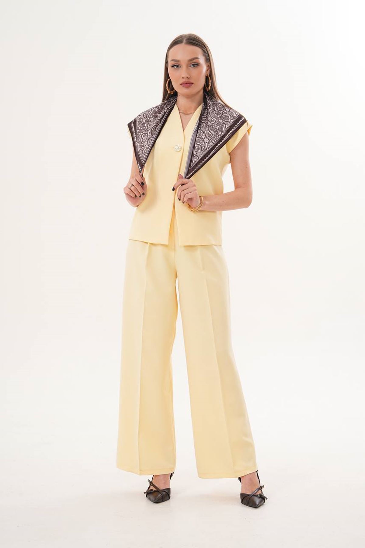 Fular Detaylı 3'lü Takım – Şık Bluz Pantolon Kombin