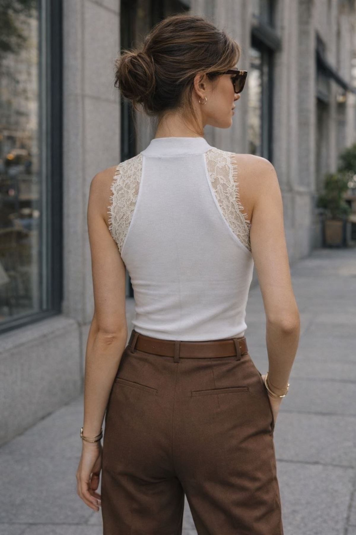 Dantel Detaylı Dik Yaka Premium Bluz – Modern & Zarif Tasarım