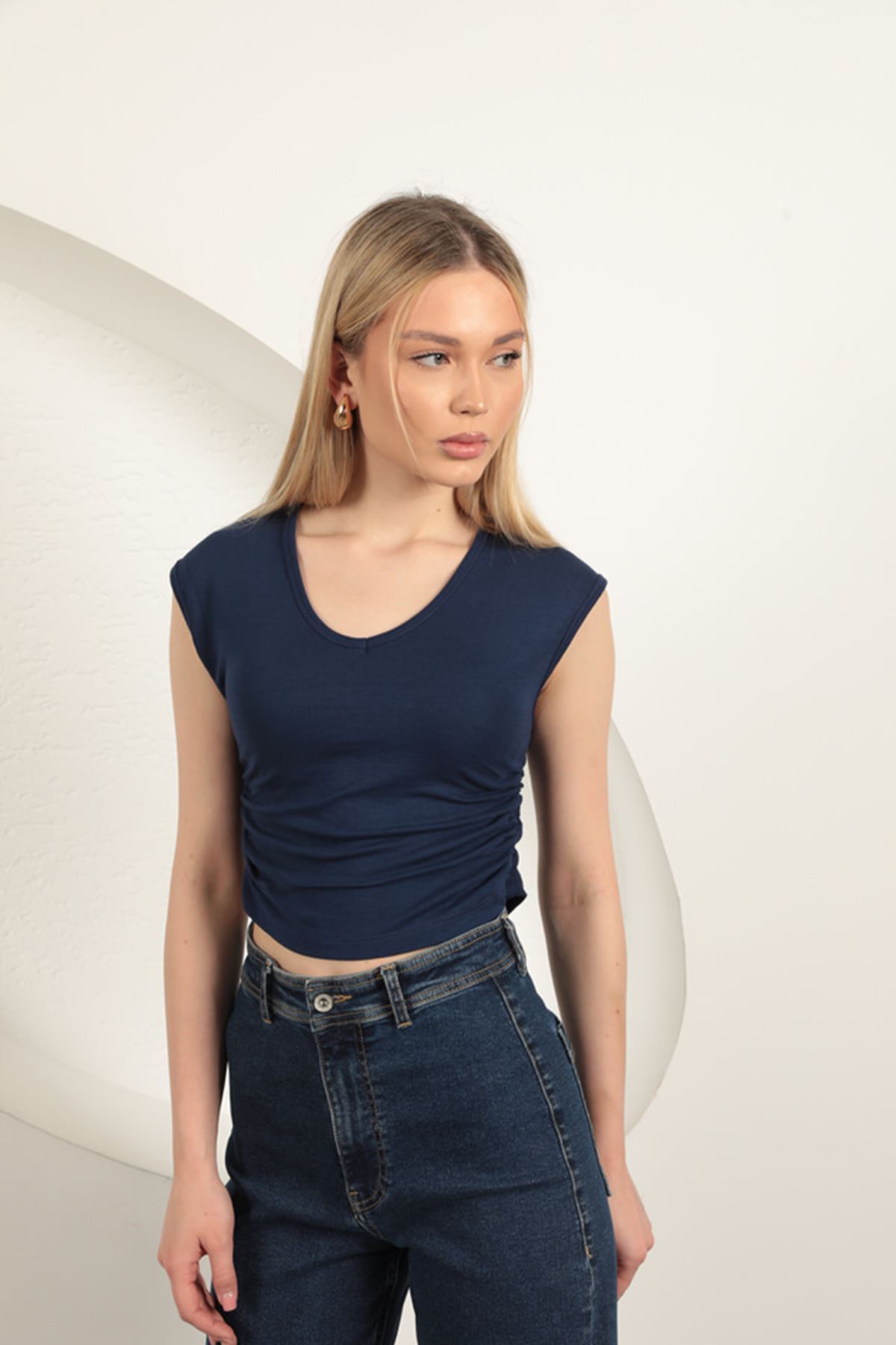 Çilek Viskon Kumaş Yanları Büzgülü Bluz-Lacivert