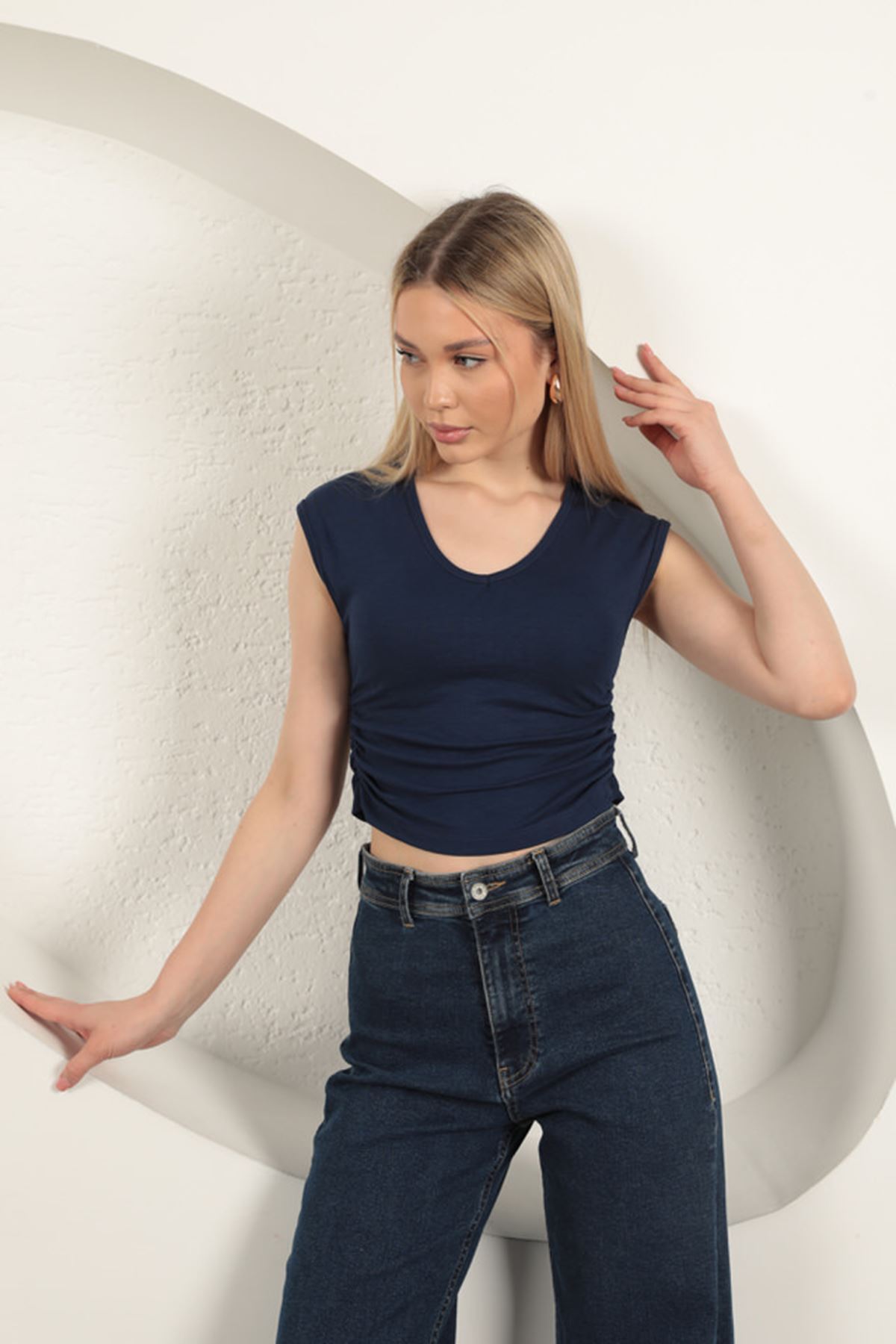 Çilek Viskon Kumaş Yanları Büzgülü Bluz-Lacivert