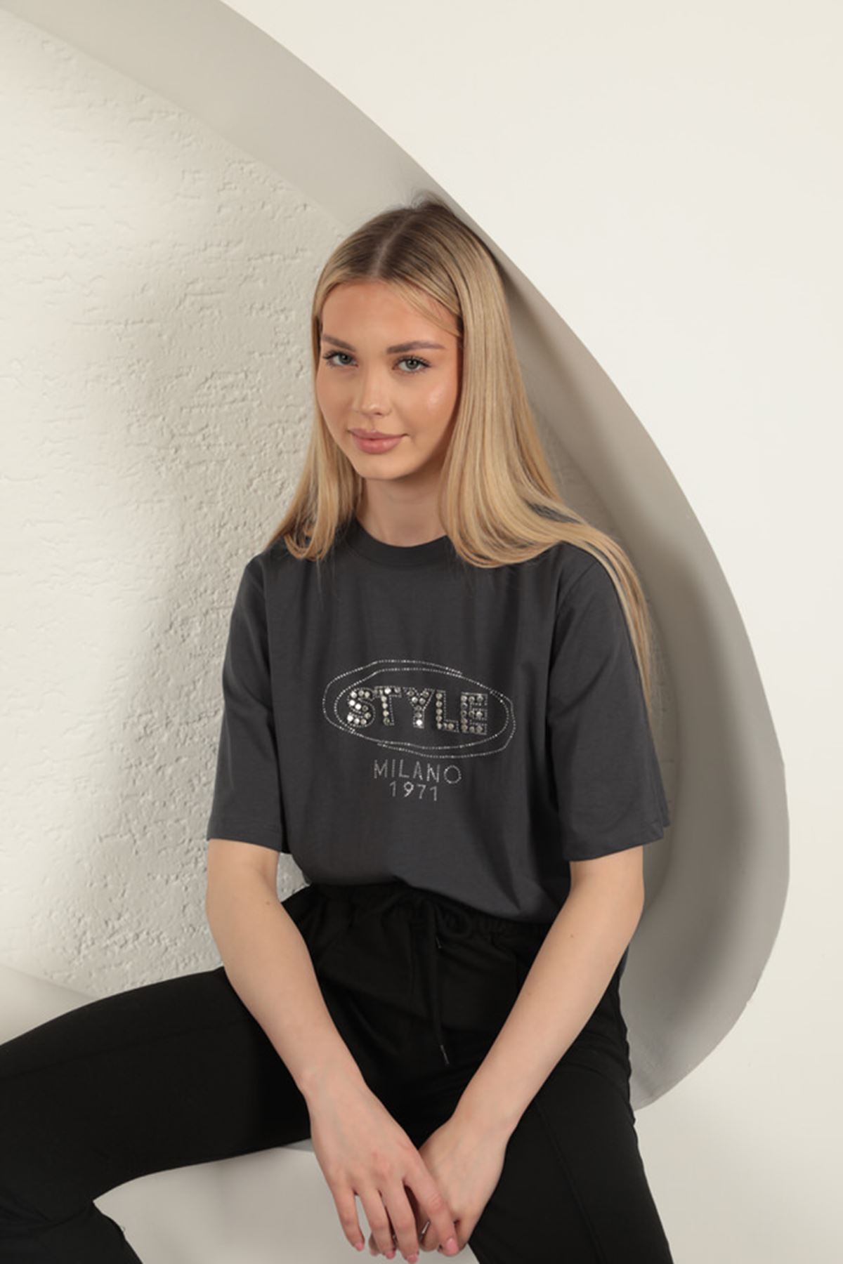 Süprem Kumaş Taş Detaylı Kadın Tişört-Antrasit