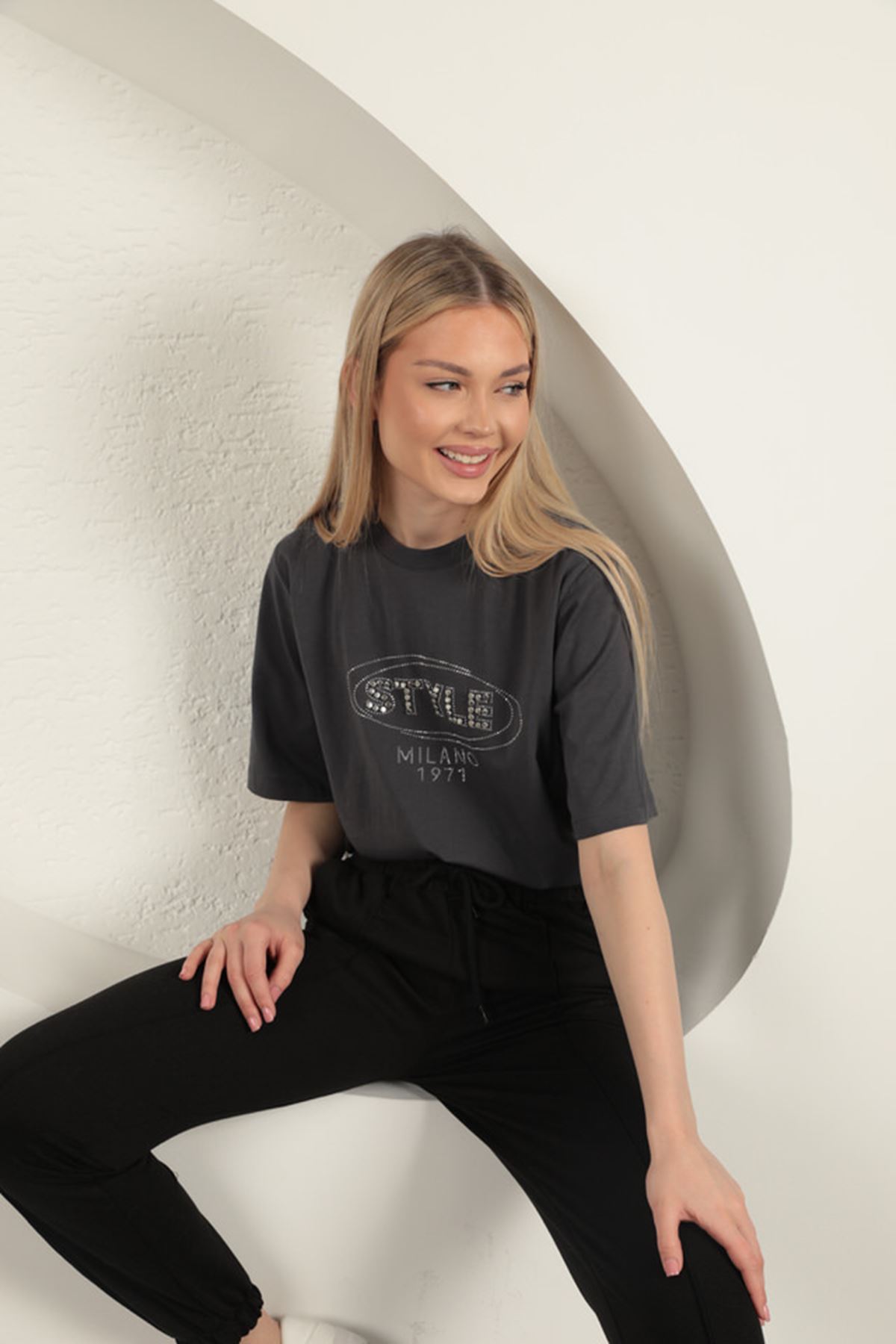 Süprem Kumaş Taş Detaylı Kadın Tişört-Antrasit