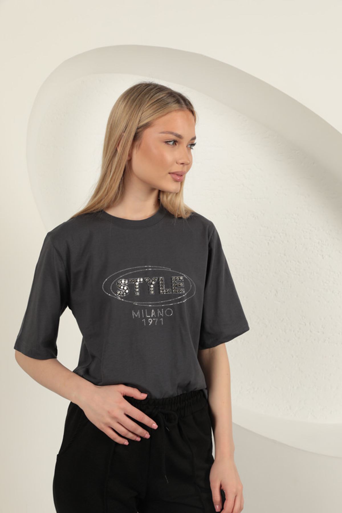 Süprem Kumaş Taş Detaylı Kadın Tişört-Antrasit