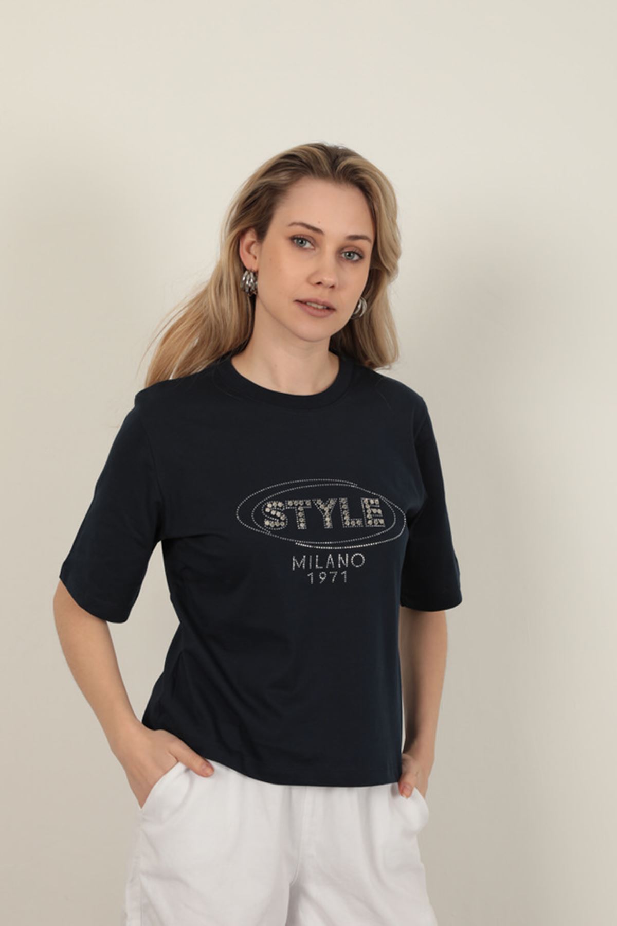 Süprem Kumaş Taş Detaylı Kadın Tişört-Lacivert