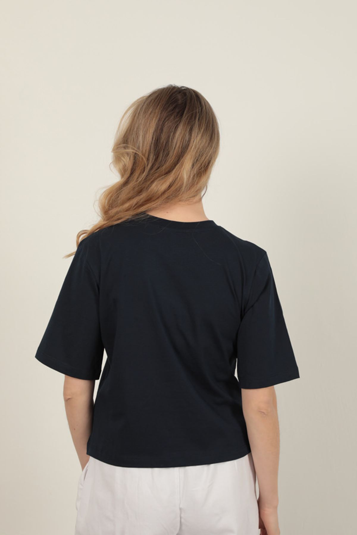 Süprem Kumaş Taş Detaylı Kadın Tişört-Lacivert