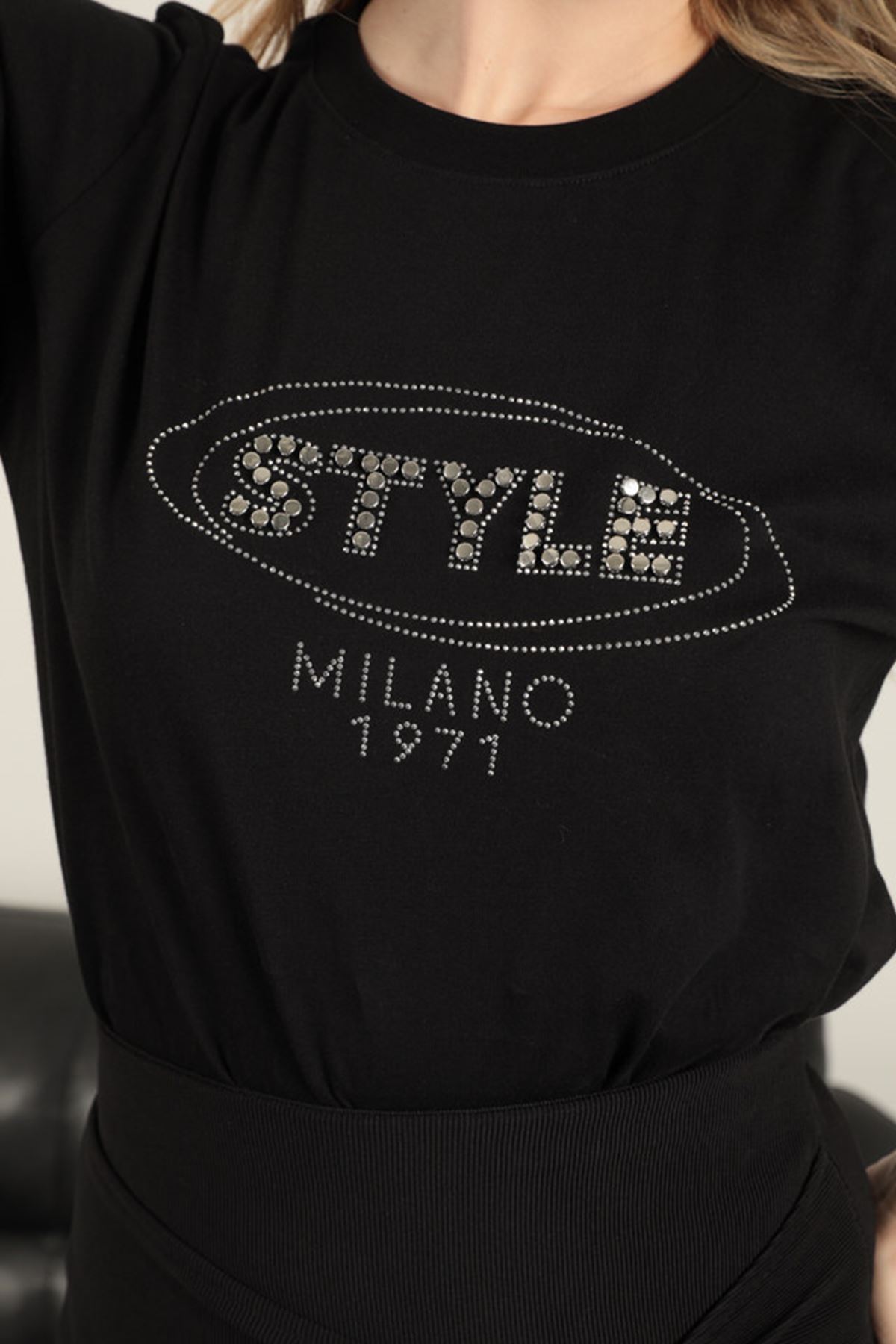 Süprem Kumaş Taş Detaylı Kadın Tişört-Siyah