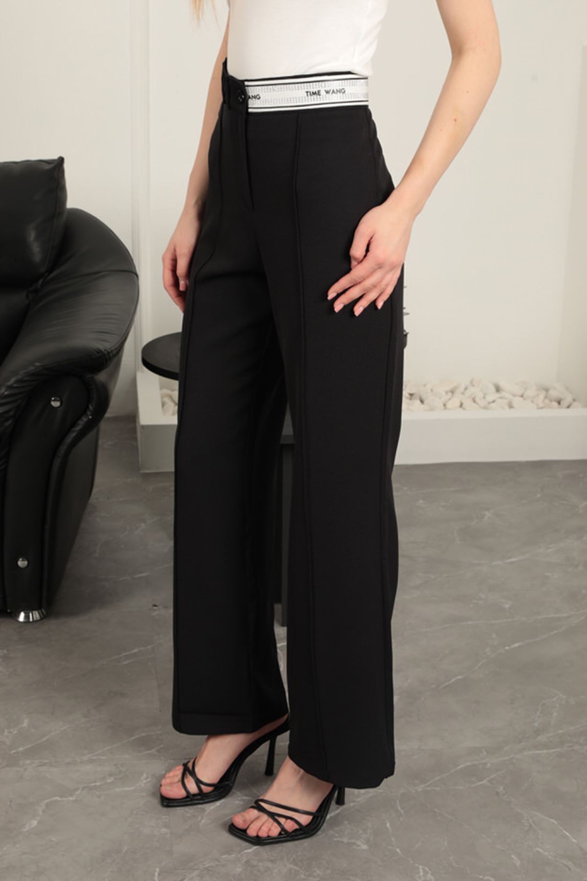 Atlas Kumaş Kemeri Taş Detaylı Pantolon-Siyah