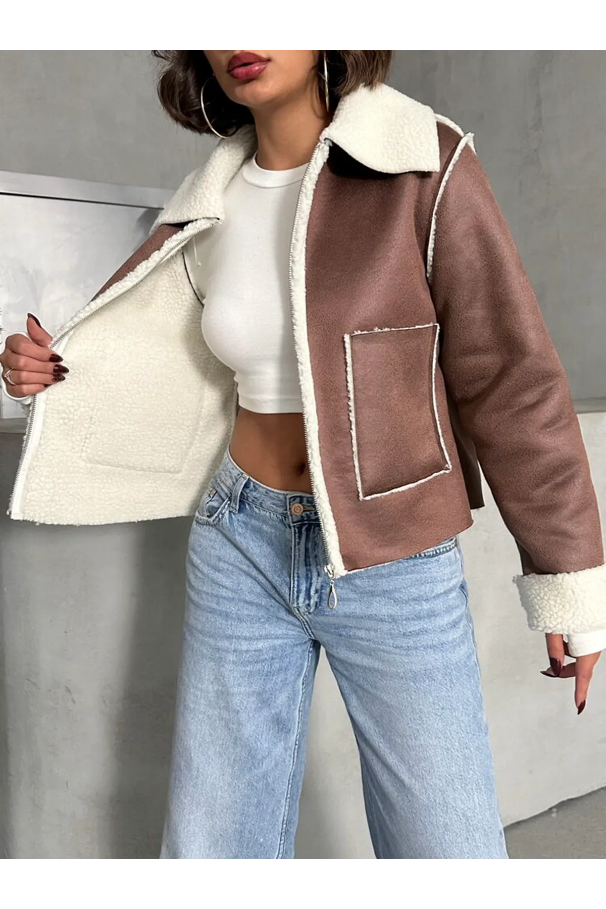 Taba Süet Kısa Kadın Mont – İçi Kürklü, Krem Yaka Detaylı Fermuarlı Mont