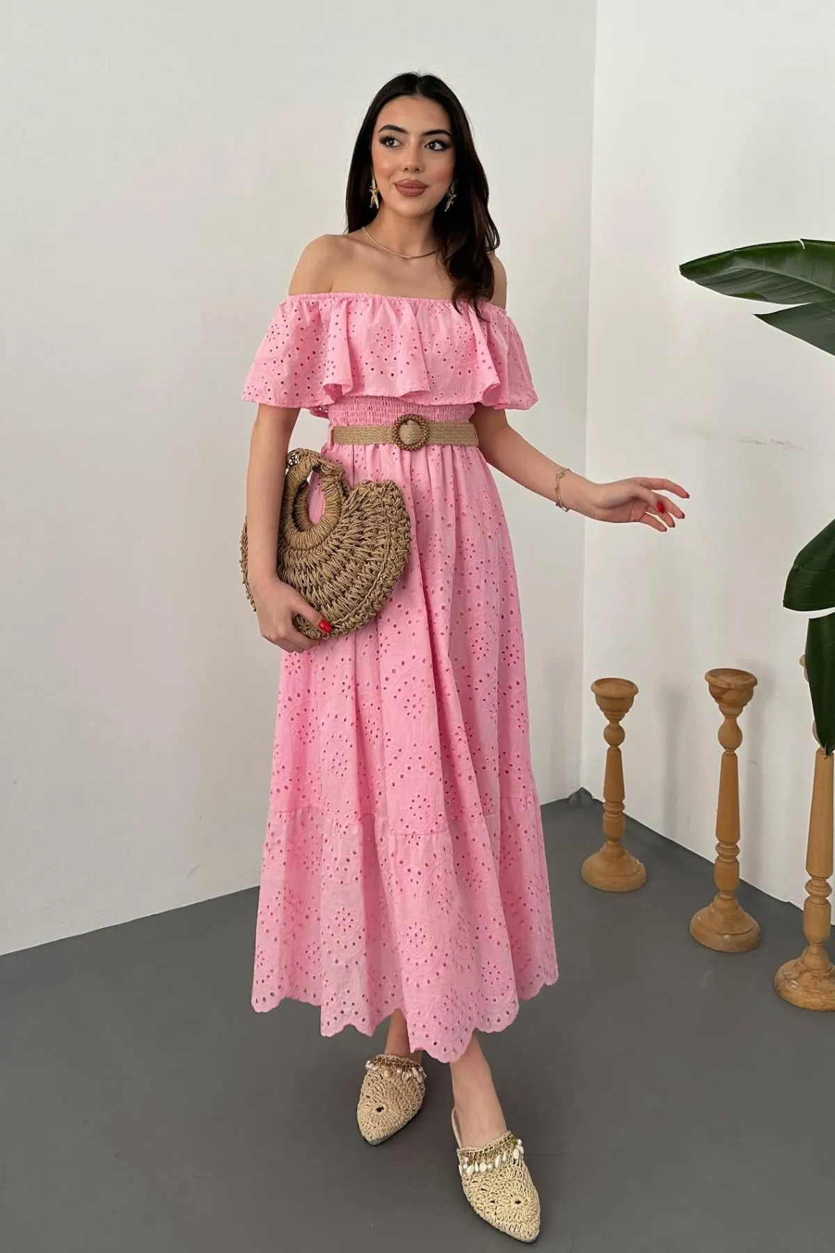 Pembe Omzu Lastikli Brode Elbise