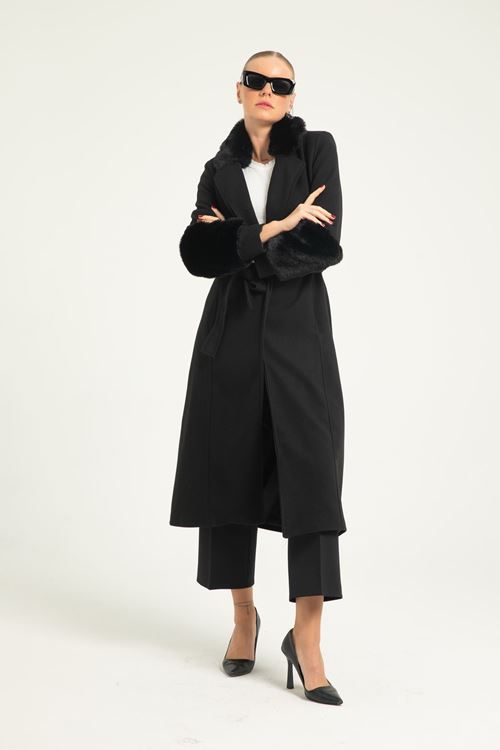 KOL VE YAKA İTHAL KÜRK DETAYLI UZUN KAŞE KABAN