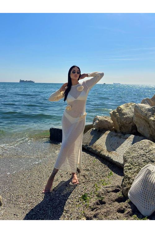 Sahil Şıklığının Yeni Adı: Örgü Detaylı Plaj Elbisesi 