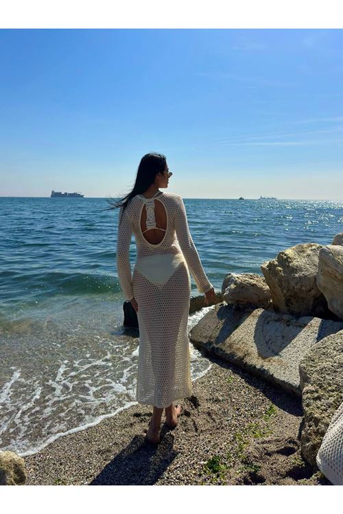 Sahil Şıklığının Yeni Adı: Örgü Detaylı Plaj Elbisesi 