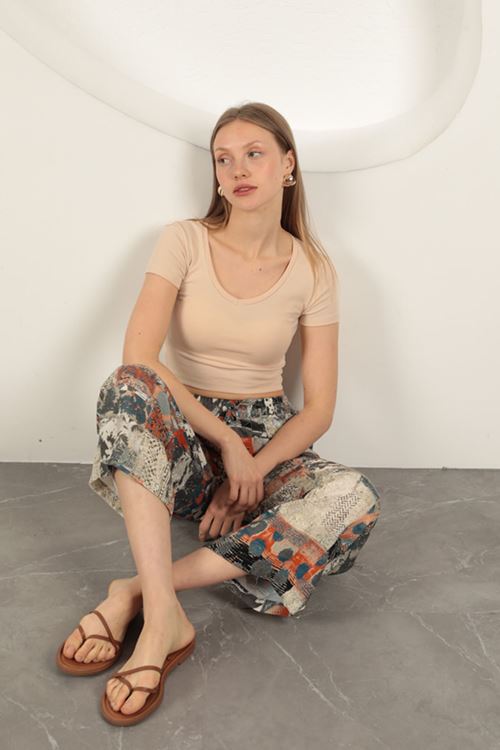 Çilek Viskon Kumaş V Yaka Basic Tişört-Bej