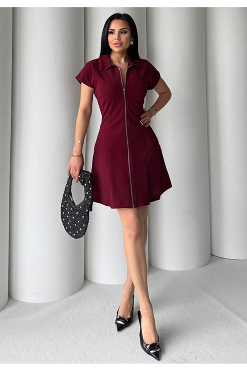 Fermuar Detaylı Polo Yaka Elbise – Modern, Zarif ve Etkileyici