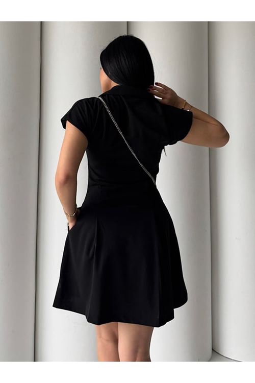 Fermuar Detaylı Polo Yaka Elbise – Modern, Zarif ve Etkileyici