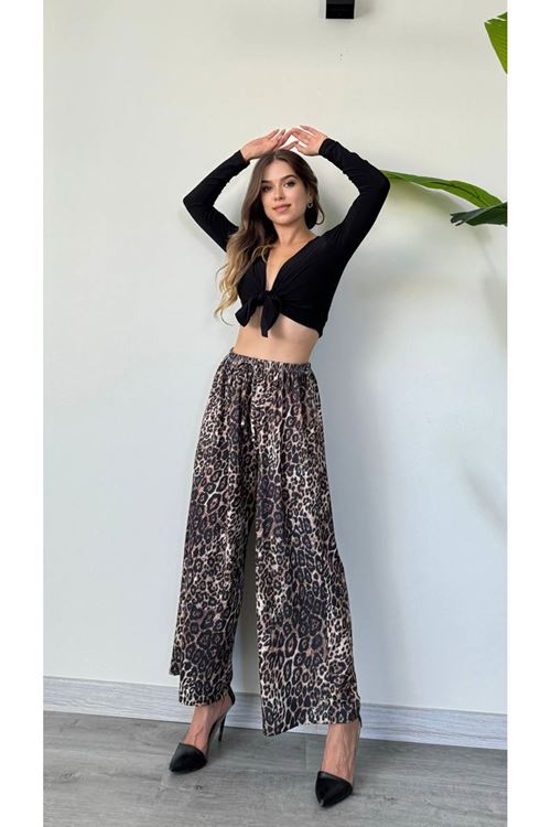 Leopar Desenli Geniş Paça Pantolon - Şıklığın ve Rahatlığın Buluşması