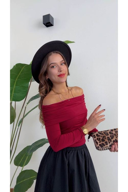 Şık ve Modern Omzu Açık Bordo Bluz