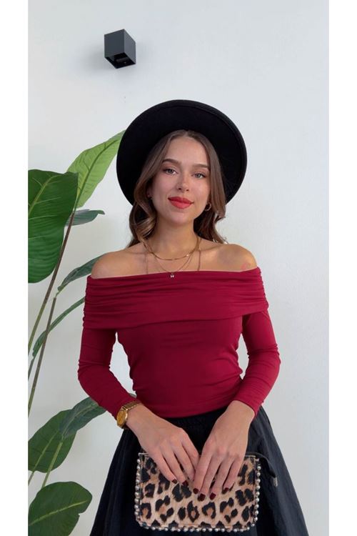 Şık ve Modern Omzu Açık Bordo Bluz