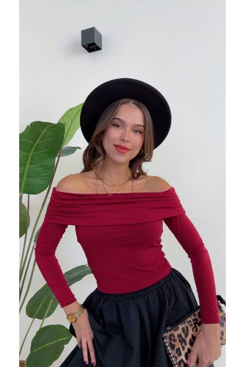 Şık ve Modern Omzu Açık Bordo Bluz