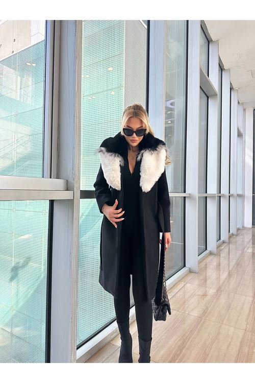 Klasik Siyah Kaşe Kaban – Lüks Kürk Detaylı Zarif Şıklık