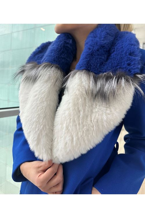 Lüks Kürk Detaylı Mavi Kaşe Kaban - Şıklığın ve Zarafetin Buluştuğu Nokta