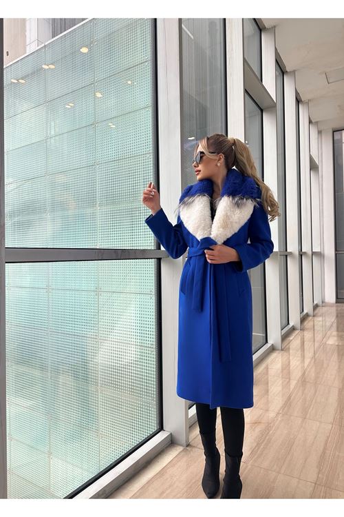 Lüks Kürk Detaylı Mavi Kaşe Kaban - Şıklığın ve Zarafetin Buluştuğu Nokta