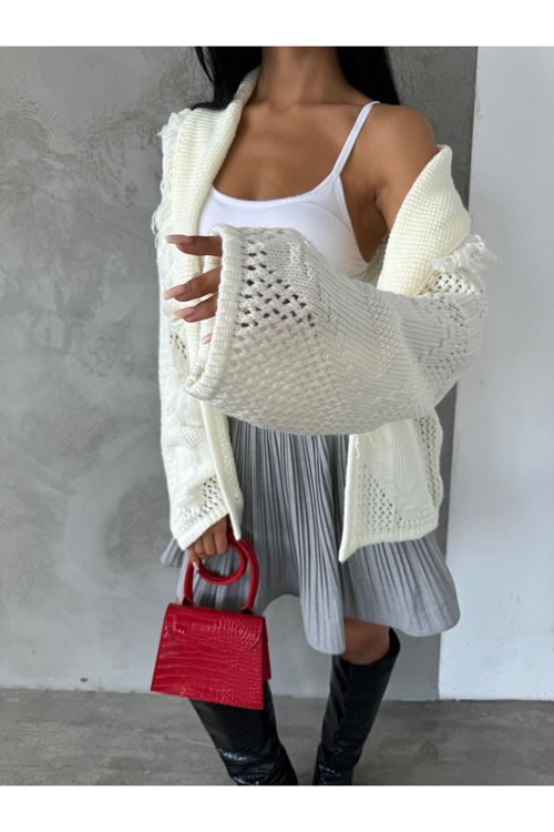 PÜSKÜL DETAYLI ŞAL YAKA SALAŞ HIRKA