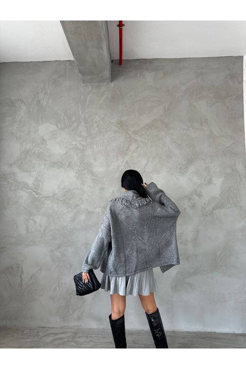 PÜSKÜL DETAYLI ŞAL YAKA SALAŞ HIRKA