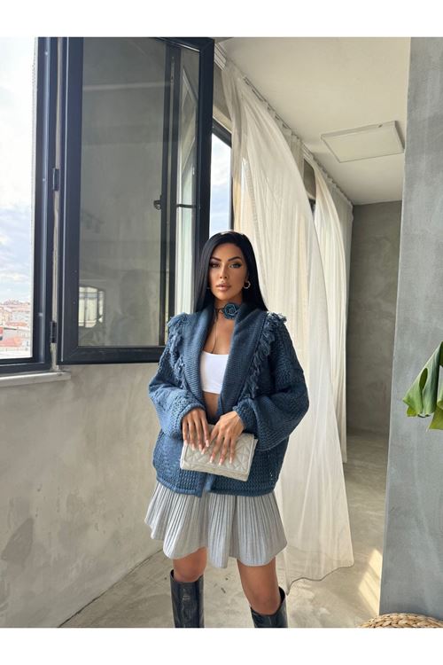 PÜSKÜL DETAYLI ŞAL YAKA SALAŞ HIRKA