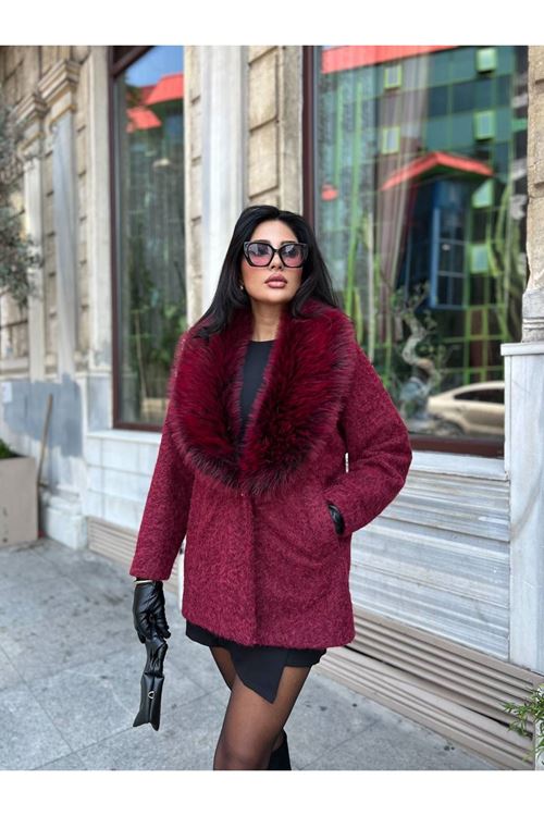 Yakası Kürklü Kaban
