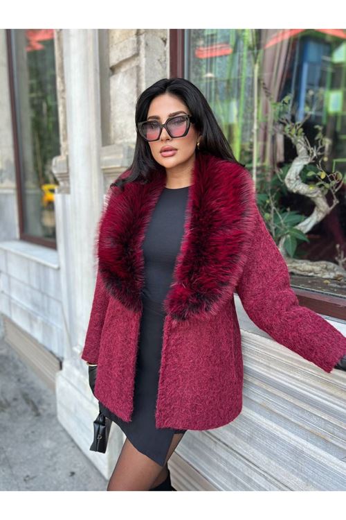 Yakası Kürklü Kaban