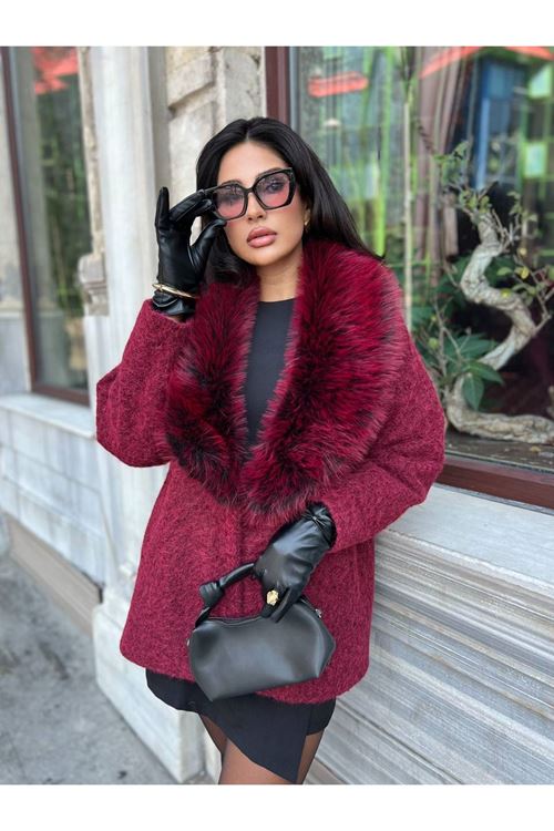 Yakası Kürklü Kaban