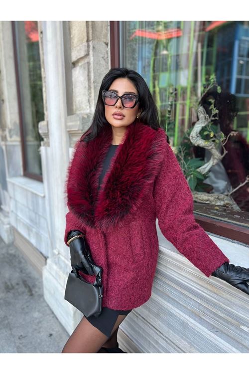 Yakası Kürklü Kaban