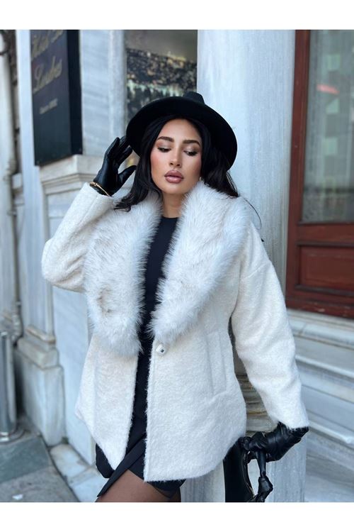 Yakası Kürklü Kaban