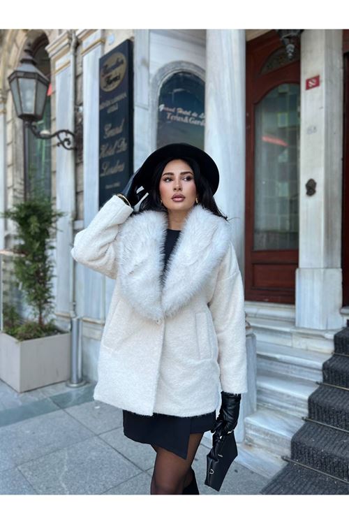 Yakası Kürklü Kaban