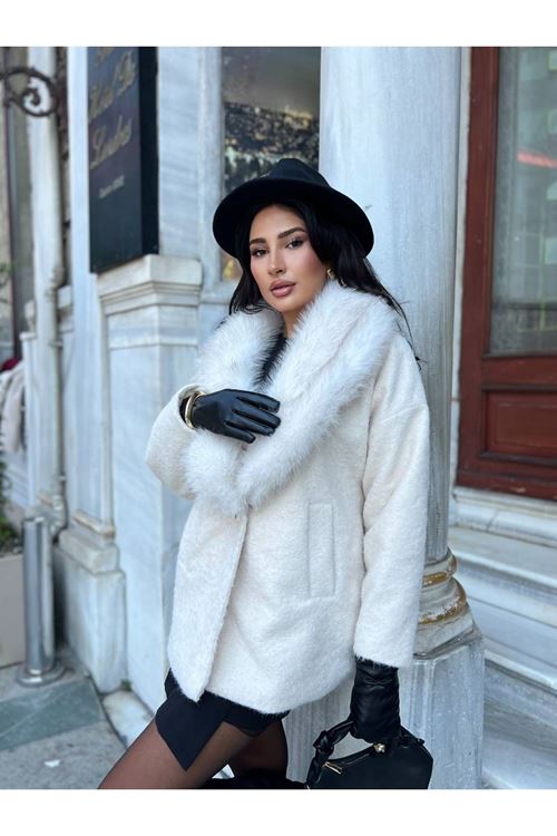 Yakası Kürklü Kaban