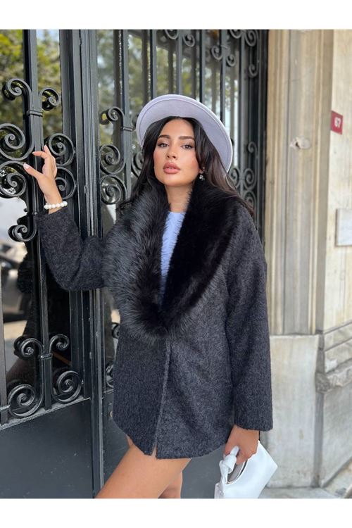 Yakası Kürklü Kaban