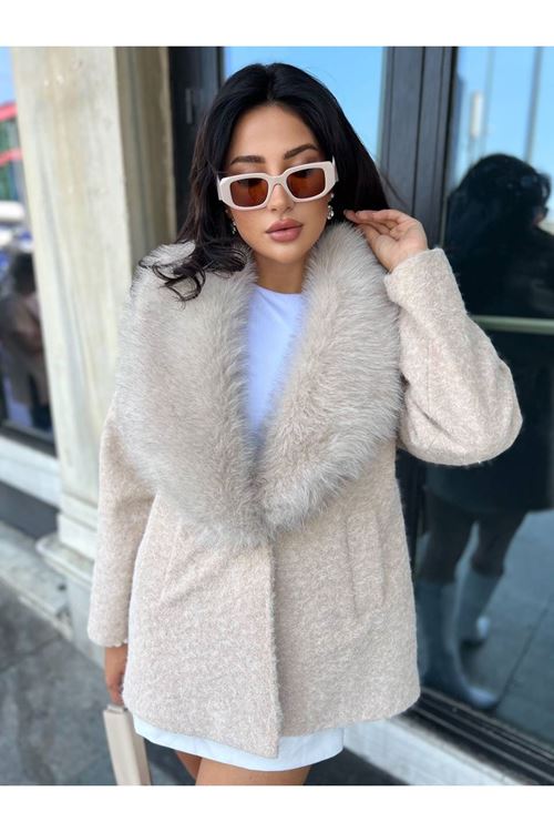 Yakası Kürklü Kaban