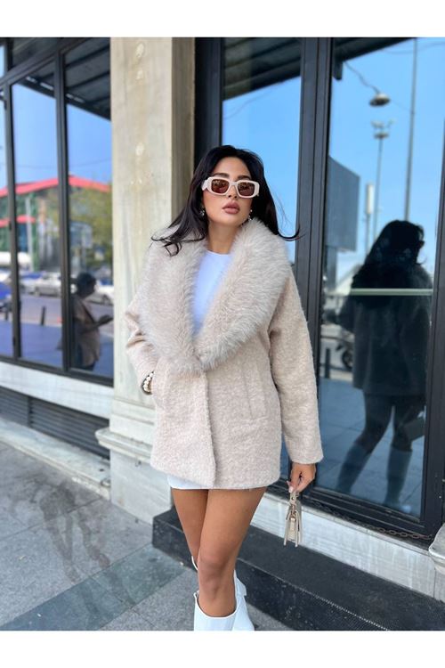 Yakası Kürklü Kaban