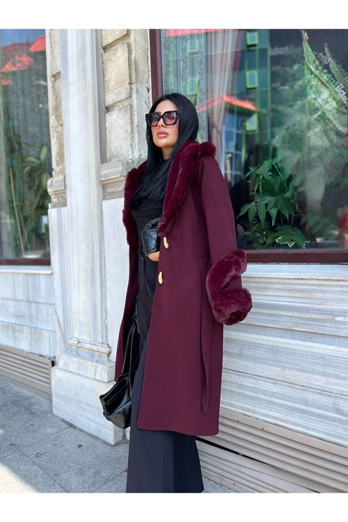 Kolu ve Yakası Kürk Detaylı Kaban