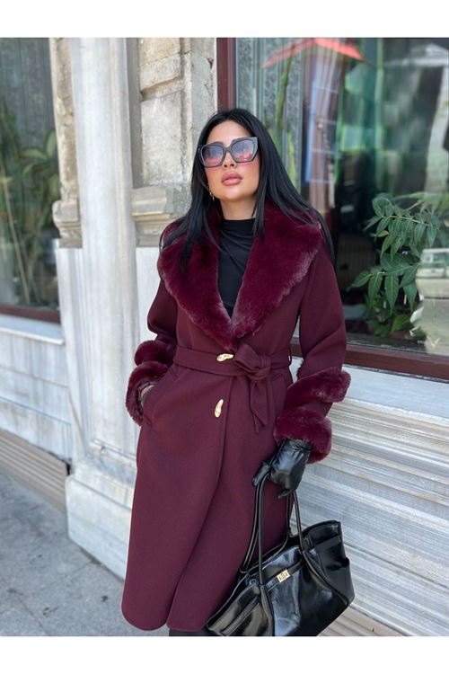 Kolu ve Yakası Kürk Detaylı Kaban