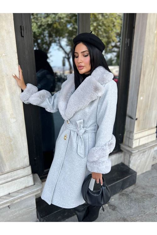 Kolu ve Yakası Kürk Detaylı Kaban