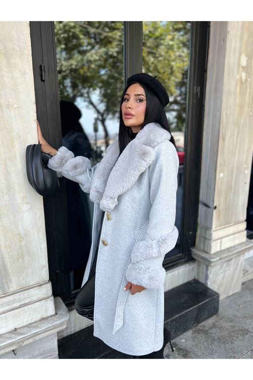 Kolu ve Yakası Kürk Detaylı Kaban