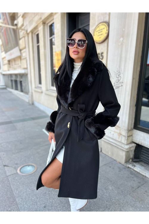 Kolu ve Yakası Kürk Detaylı Kaban