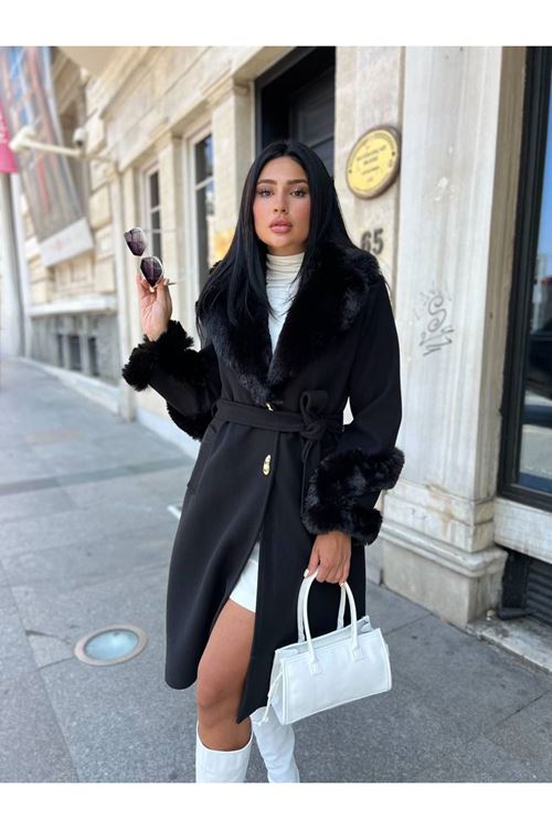 Kolu ve Yakası Kürk Detaylı Kaban