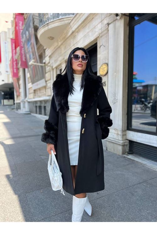 Kolu ve Yakası Kürk Detaylı Kaban